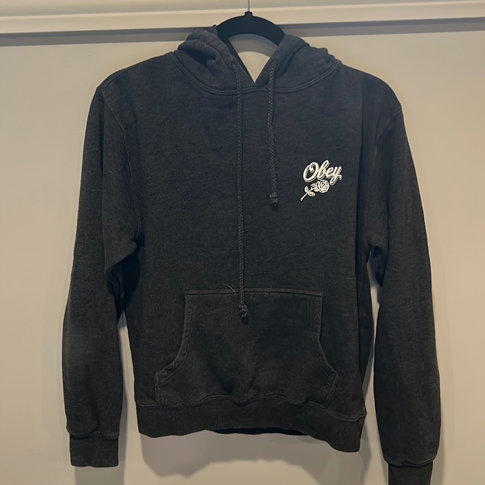 Obey sweater